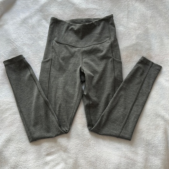 Athleta ultimate capri stash pocket 7/8 tight - Picture 4 of 11